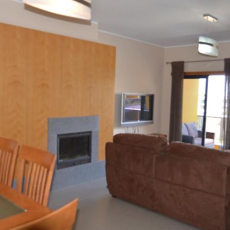 Apartamento Frente Ao Mar Com Piscina De Agua Salgada Quarteira Bagian luar foto