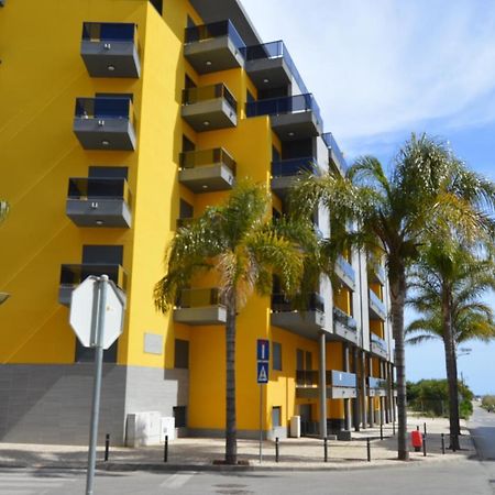 Apartamento Frente Ao Mar Com Piscina De Agua Salgada Quarteira Bagian luar foto