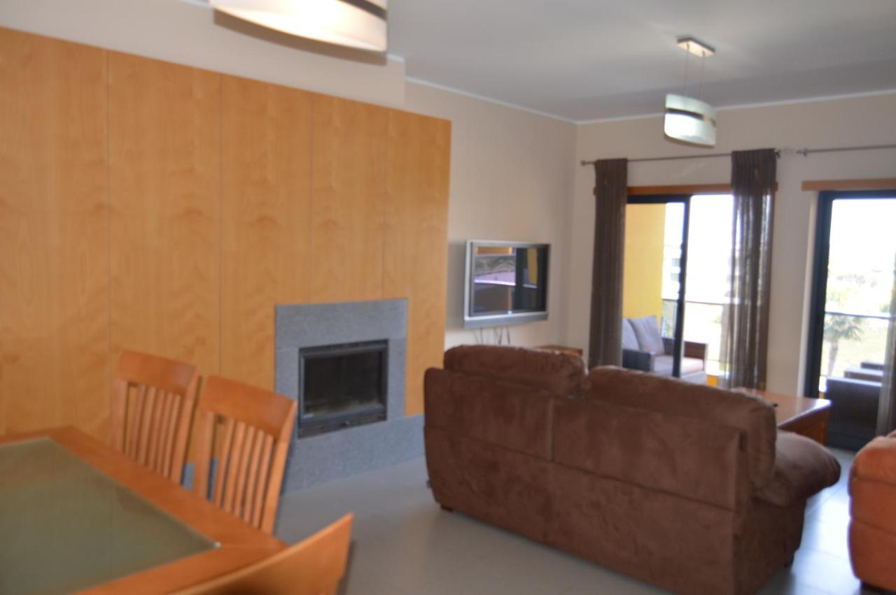 Apartamento Frente Ao Mar Com Piscina De Agua Salgada Quarteira Bagian luar foto