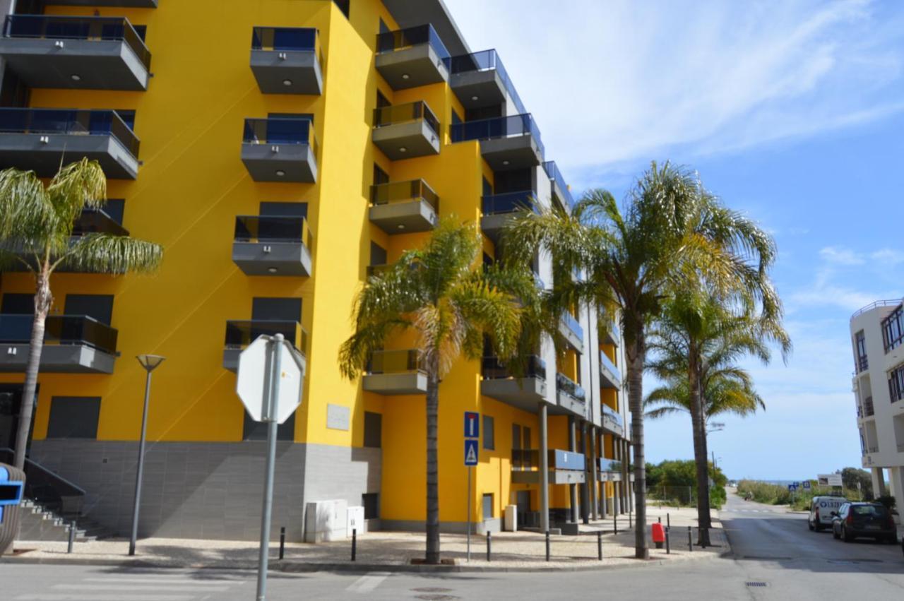 Apartamento Frente Ao Mar Com Piscina De Agua Salgada Quarteira Bagian luar foto
