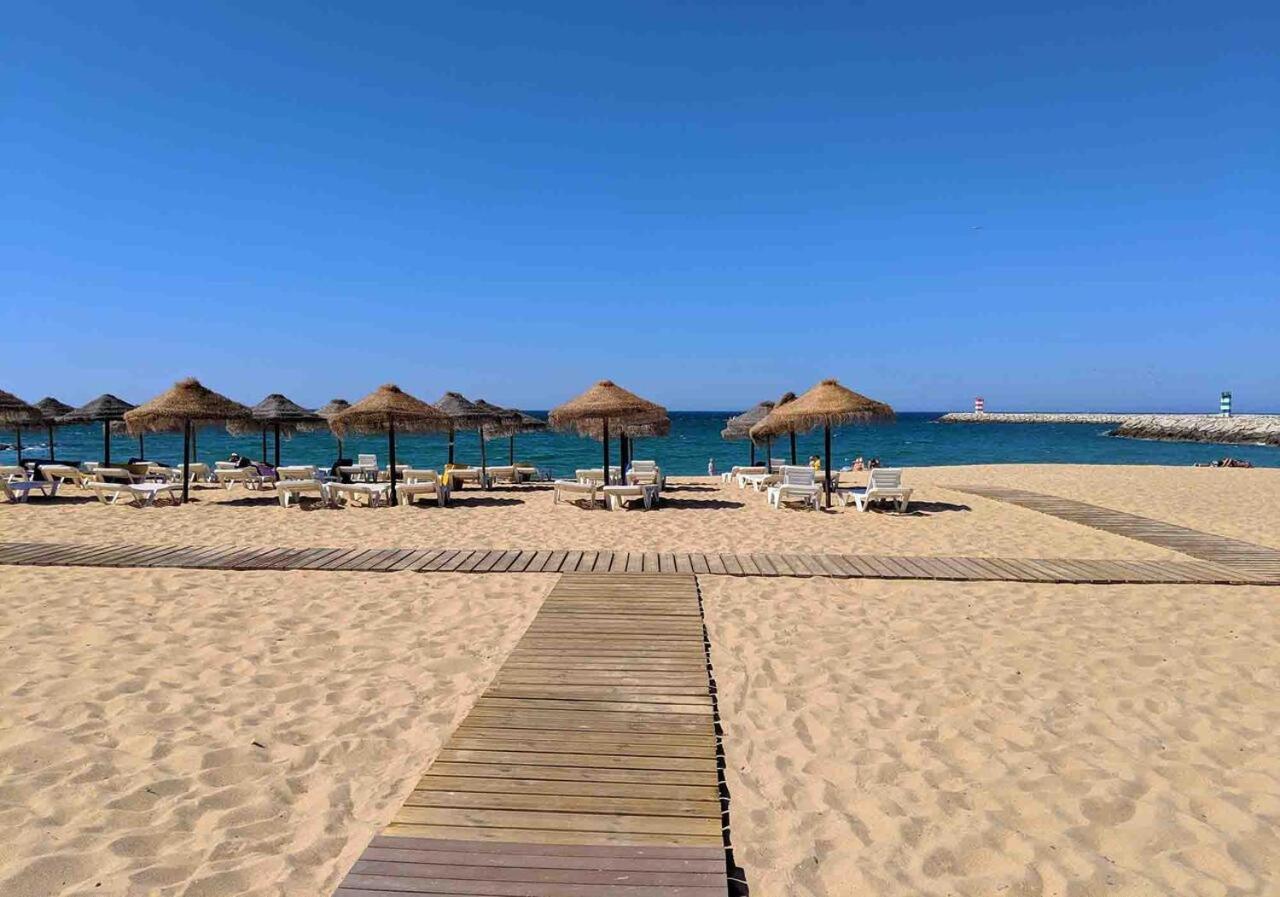 Apartamento Frente Ao Mar Com Piscina De Agua Salgada Quarteira Bagian luar foto