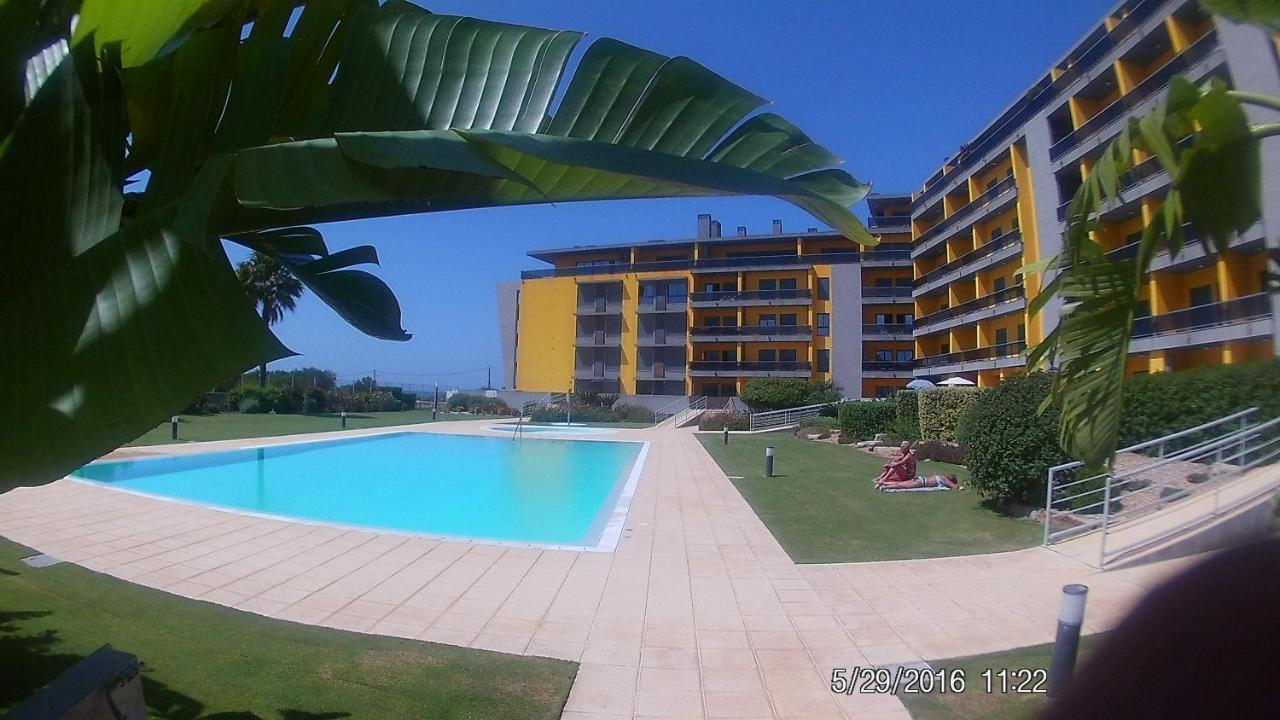 Apartamento Frente Ao Mar Com Piscina De Agua Salgada Quarteira Bagian luar foto