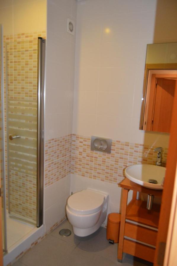 Apartamento Frente Ao Mar Com Piscina De Agua Salgada Quarteira Bagian luar foto