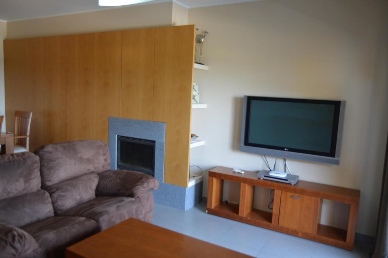 Apartamento Frente Ao Mar Com Piscina De Agua Salgada Quarteira Bagian luar foto