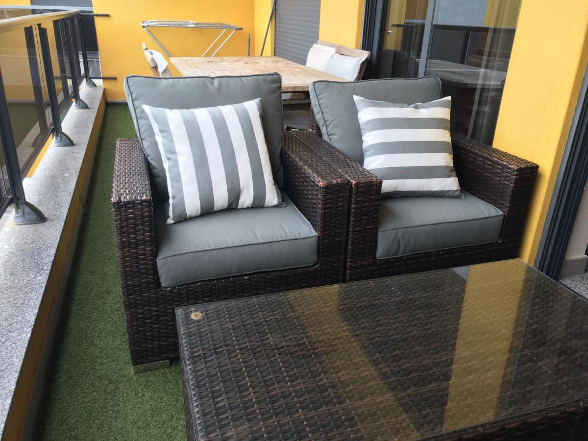 Apartamento Frente Ao Mar Com Piscina De Agua Salgada Quarteira Bagian luar foto