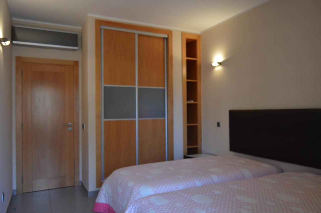 Apartamento Frente Ao Mar Com Piscina De Agua Salgada Quarteira Bagian luar foto