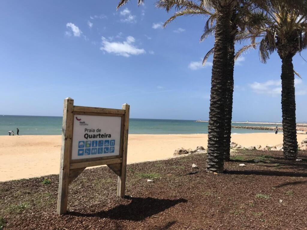 Apartamento Frente Ao Mar Com Piscina De Agua Salgada Quarteira Bagian luar foto