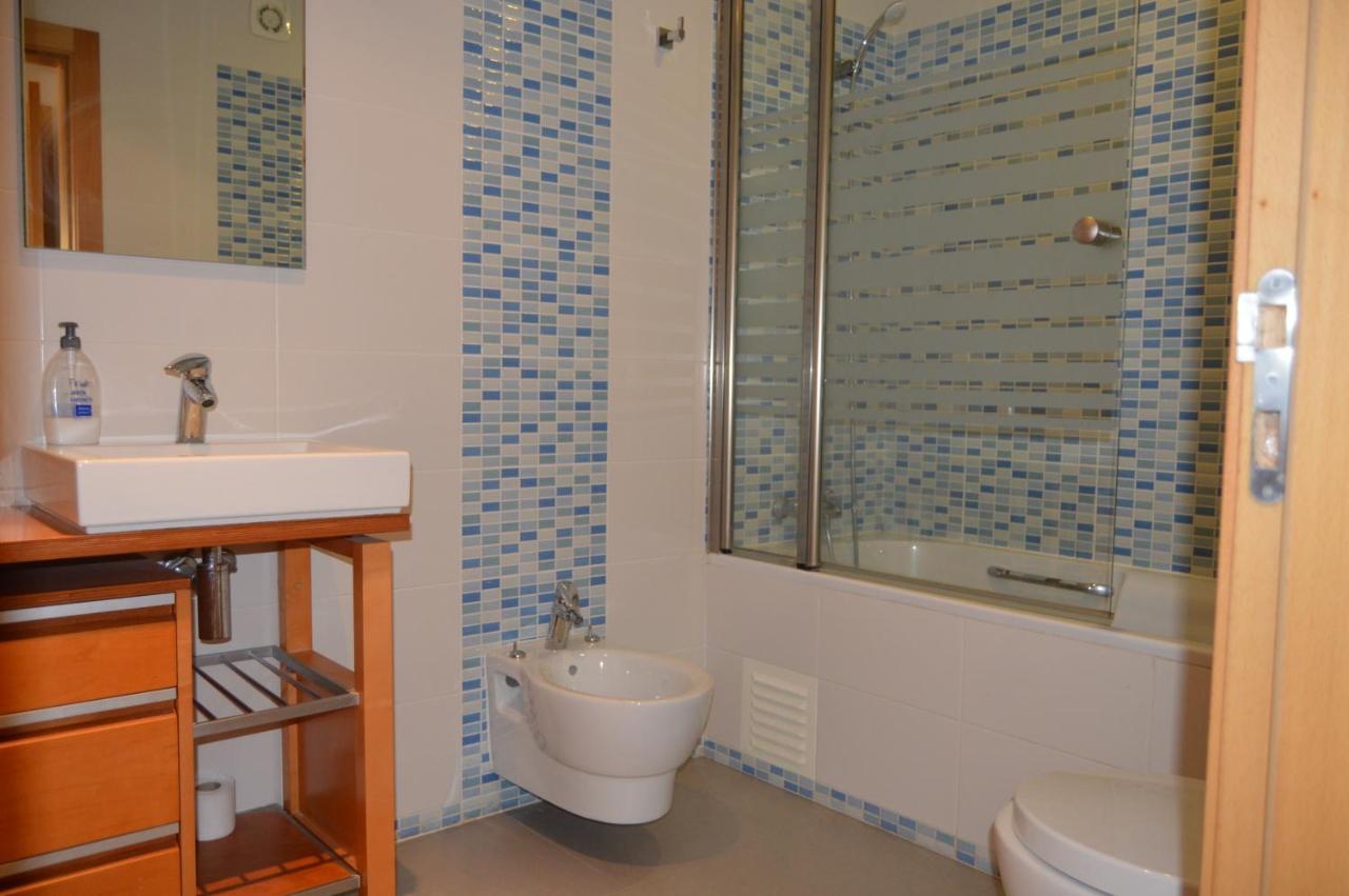 Apartamento Frente Ao Mar Com Piscina De Agua Salgada Quarteira Bagian luar foto