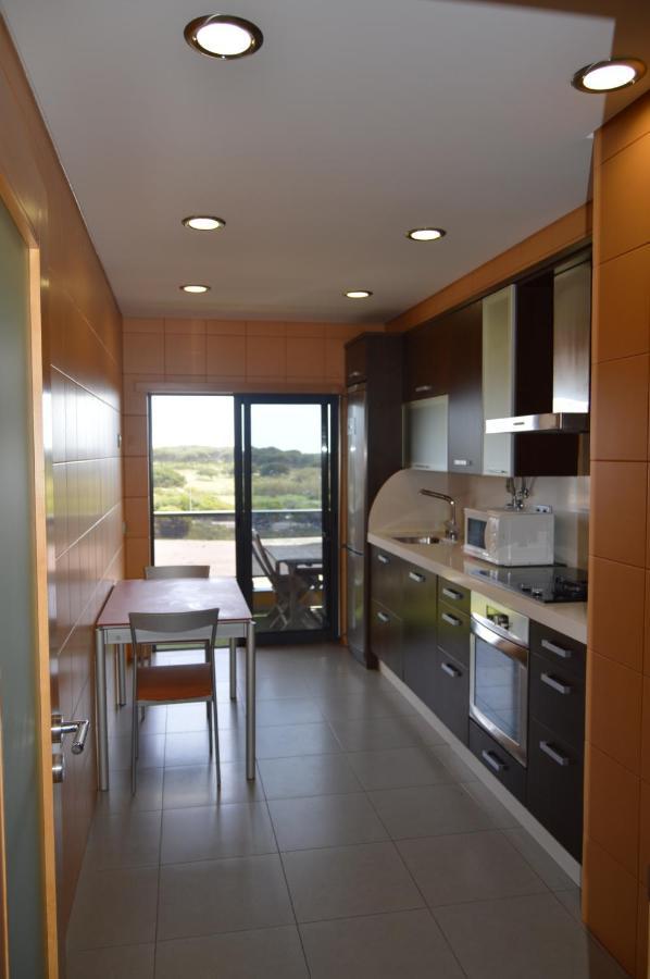 Apartamento Frente Ao Mar Com Piscina De Agua Salgada Quarteira Bagian luar foto