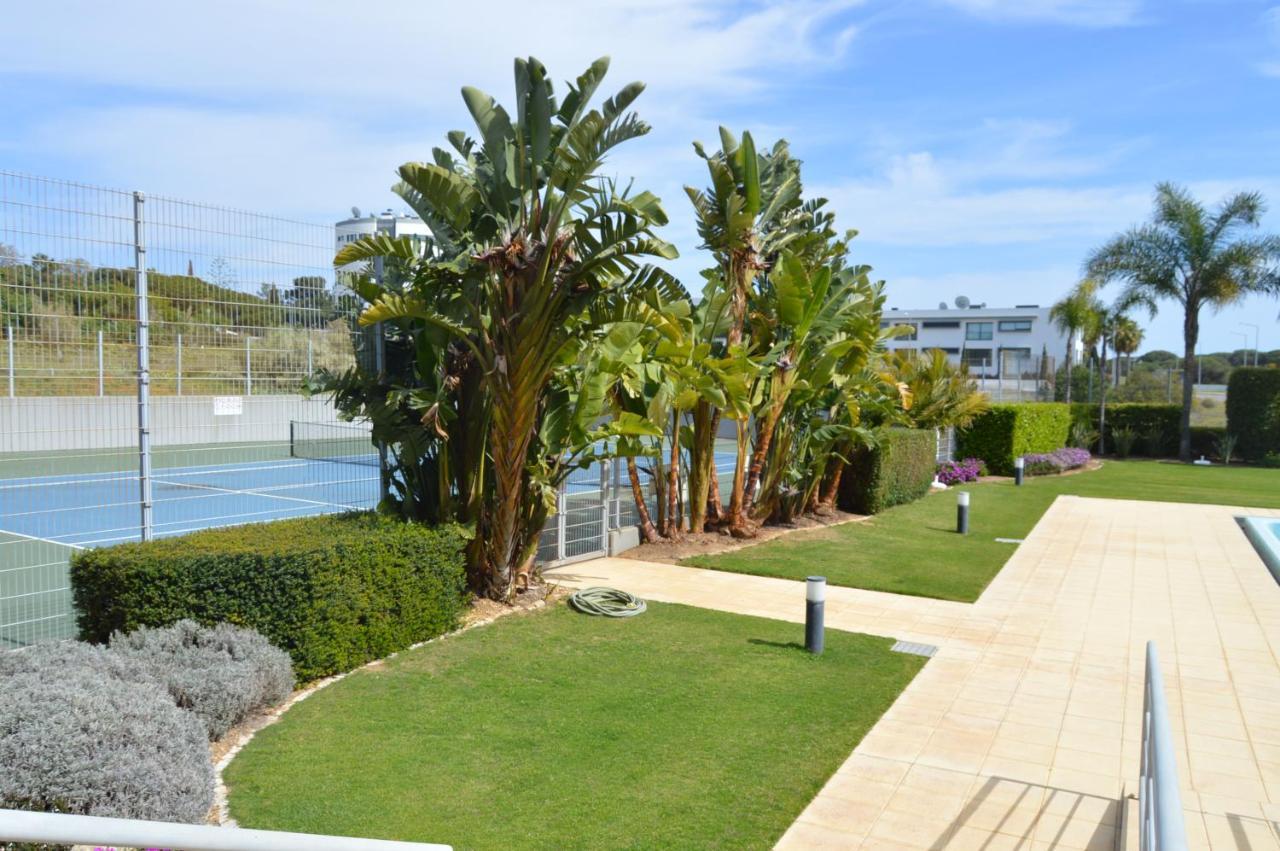 Apartamento Frente Ao Mar Com Piscina De Agua Salgada Quarteira Bagian luar foto